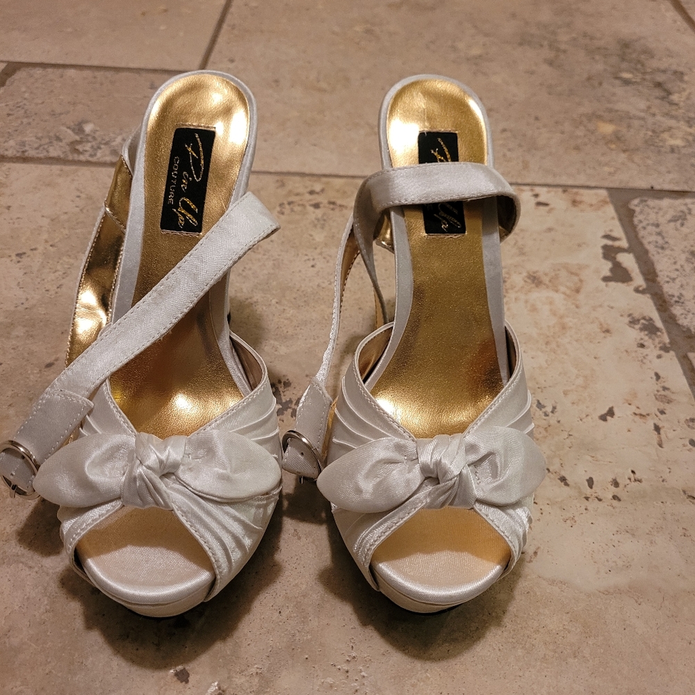 Pinup Couture Bettie-04 Platform Peep Toe White